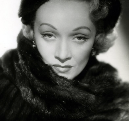Co łączy Marylin Monroe i Marlene Dietrich? Blefaroplastyka – Najważniejsze informacje