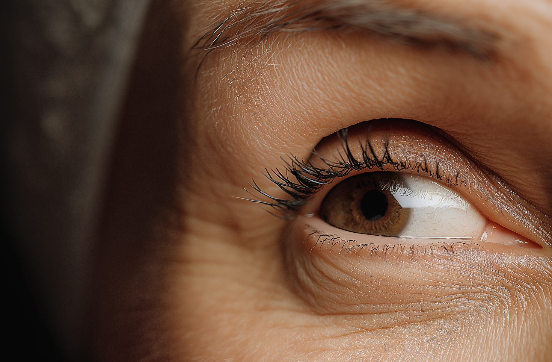 Przeszłość wypełniaczowa w okolicy oka